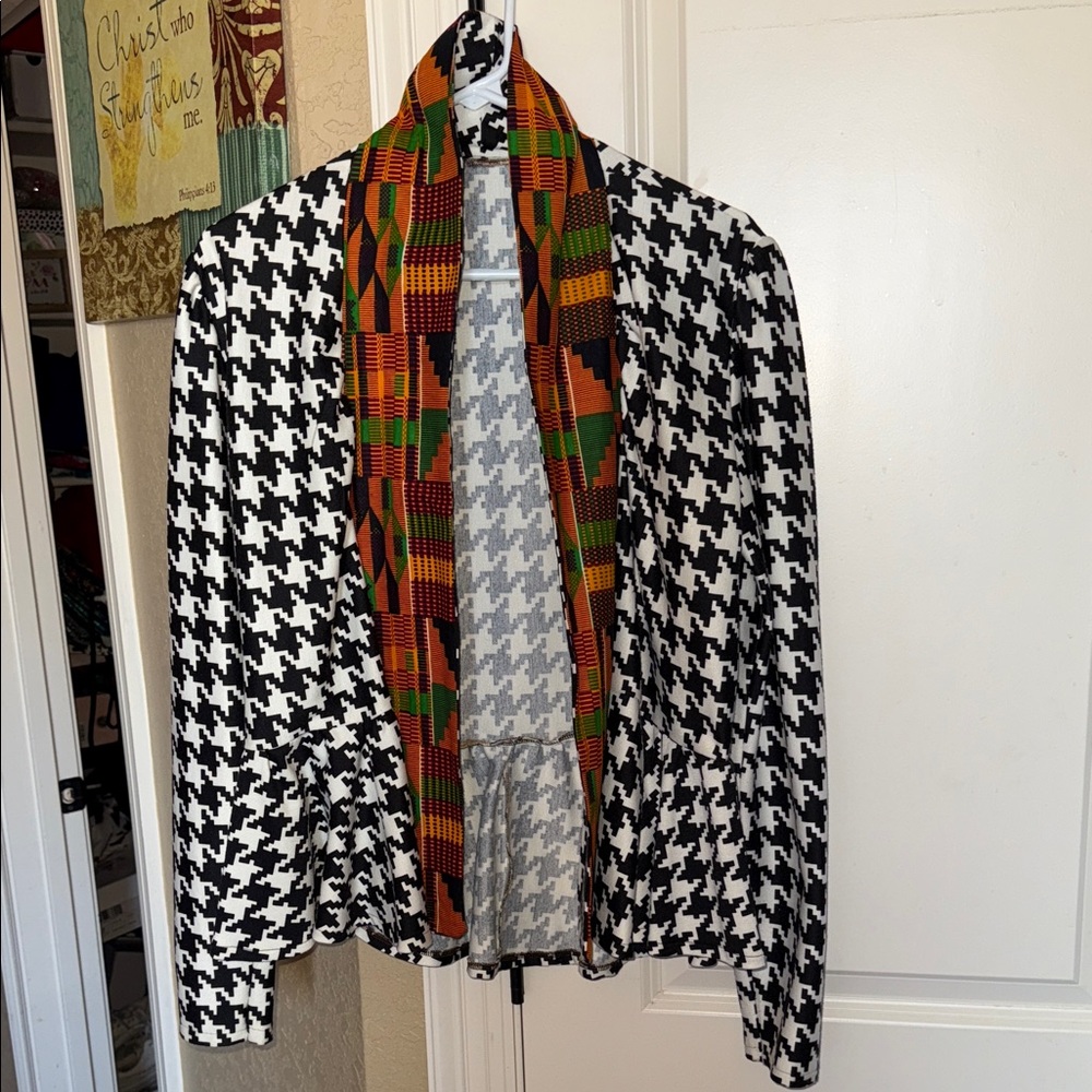 Stylish Houndstooth Blazer with accented trim